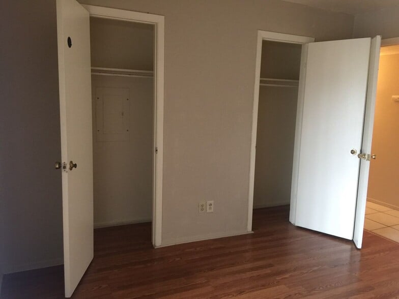 Building Photo - 1620 N Wilmot Rd