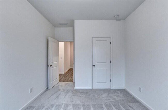 Building Photo - 477 Danville Ave