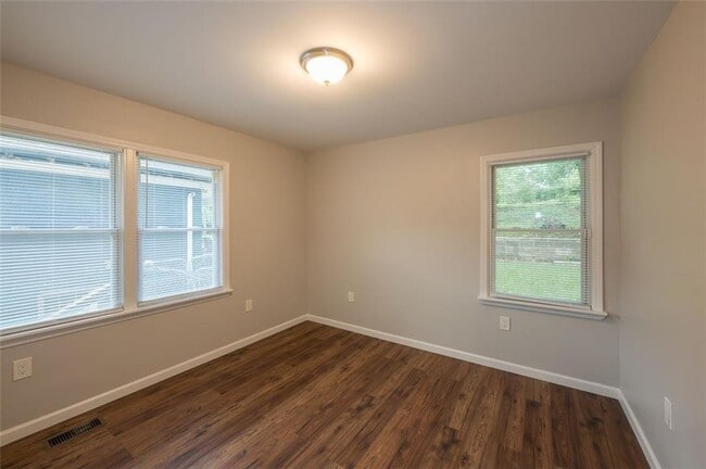 Building Photo - 257 Barfield Ave SW