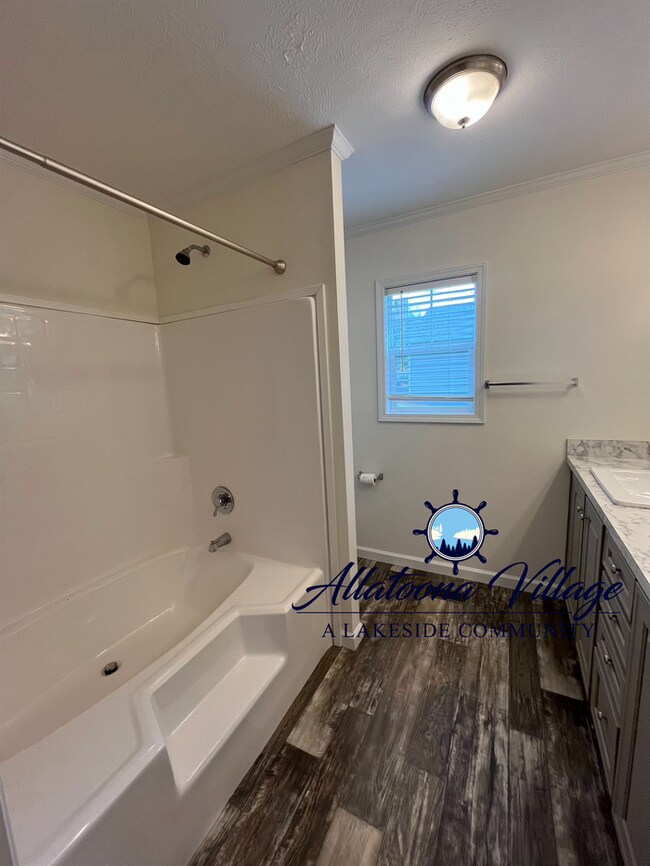Building Photo - MOVE IN SPECIAL 3BR/2Bth offering Private Lake Access, Open Floor Plan, Pet Friendly