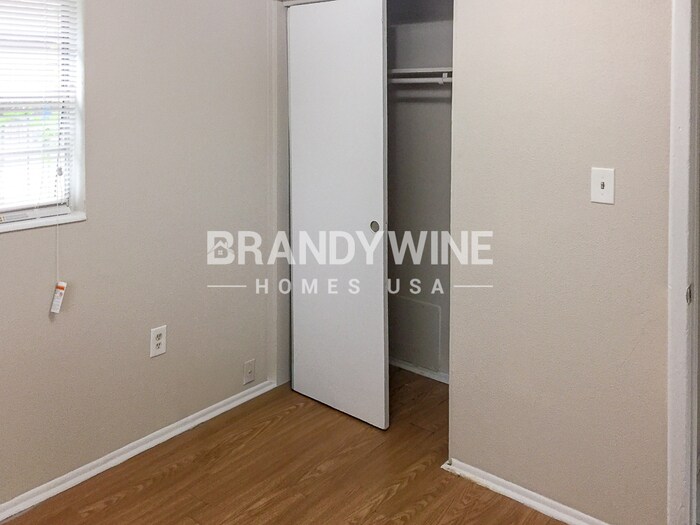 Building Photo - 10112 N Lantana Ave