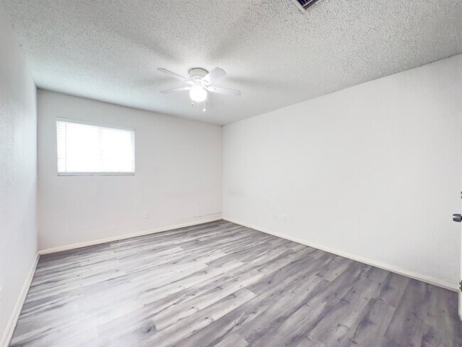 Building Photo - 6506 Briar Glade Dr