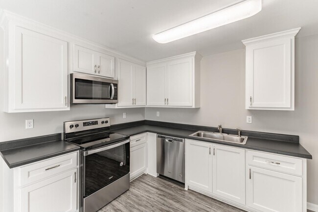 Building Photo - 2402 Mcclain Cir NW