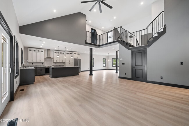 Building Photo - 10 Horner Ln