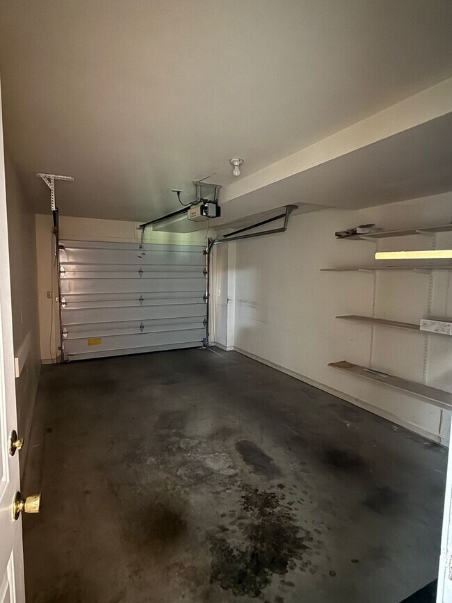 Building Photo - 3-Bedroom | 2.5-Bathroom Townhome - Attached Garage