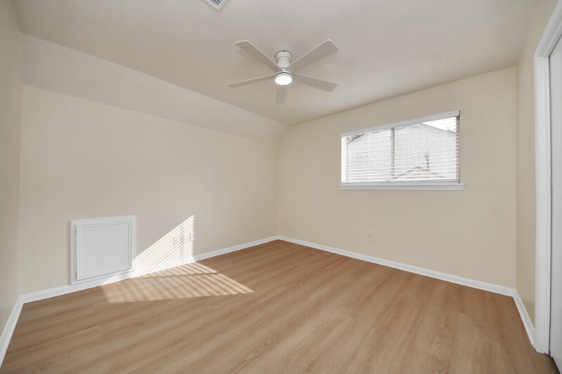 Building Photo - 11319 Chevy Chase Dr