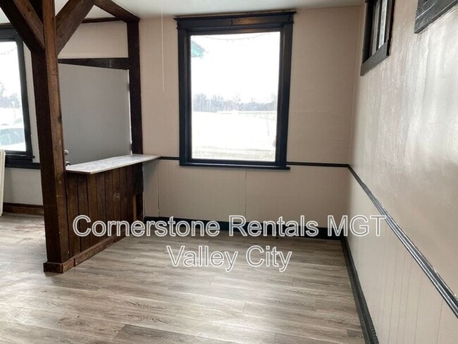 Building Photo - 261 College St SE