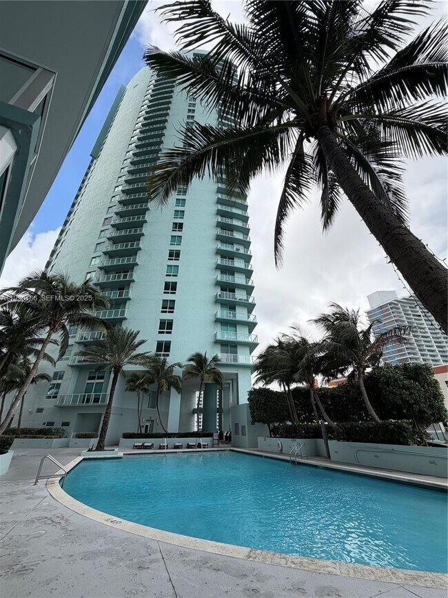 Building Photo - 1900 N Bayshore Dr