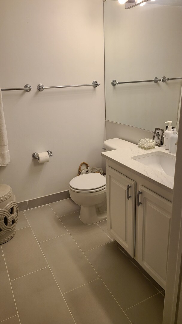 Building Photo - 345 N LaSalle St