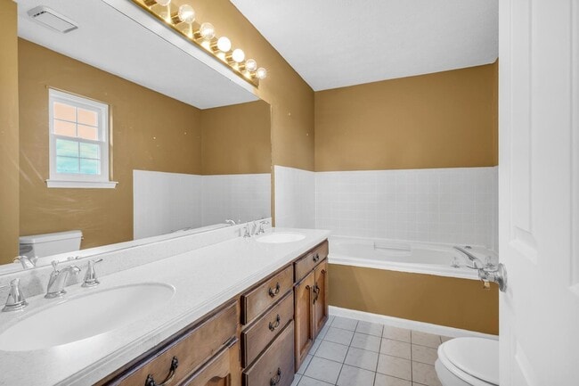 Building Photo - 7918 Holly Hills Dr