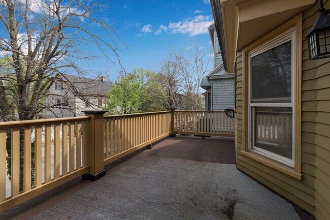 Building Photo - 589 Breckenridge St