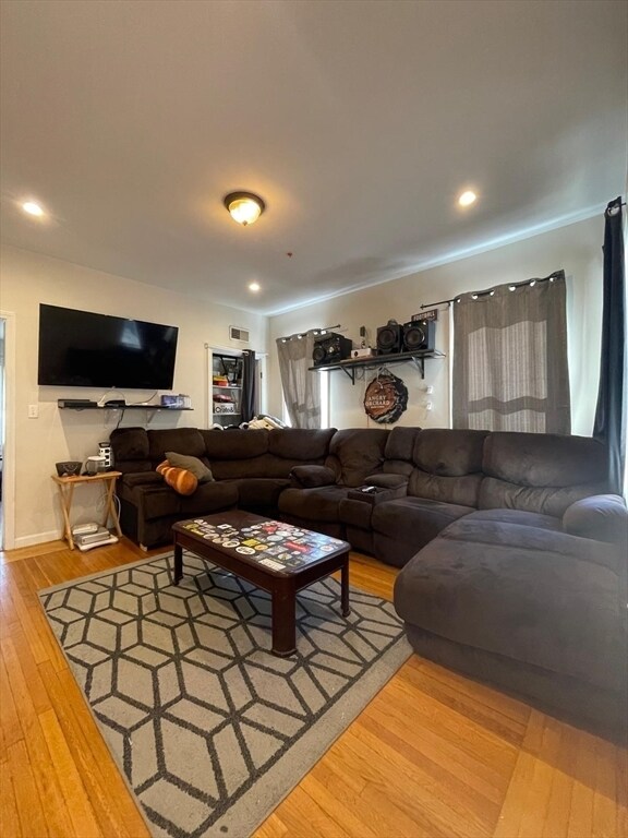 Building Photo - 28 Thornley St