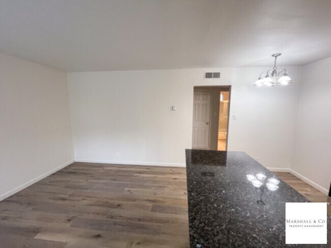 Building Photo - GERSTLE PK! QUIET 2BR/1BA, SMALL BLDG,MANY NEW FEATURES!WALK TO TOWN!