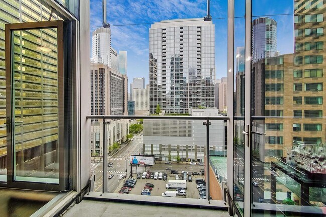 Building Photo - 600 N Fairbanks Ct