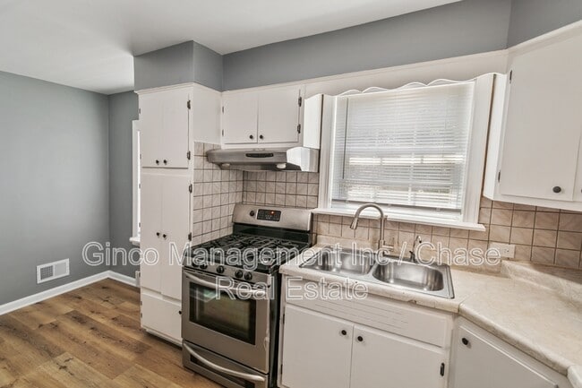 Building Photo - 14336 Harrison Ave