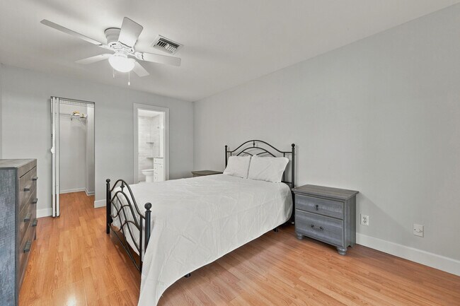 Building Photo - 1651 Palmland Dr