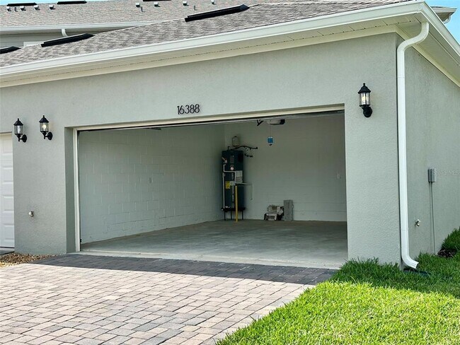 Building Photo - 16388 Hamlin Vw St