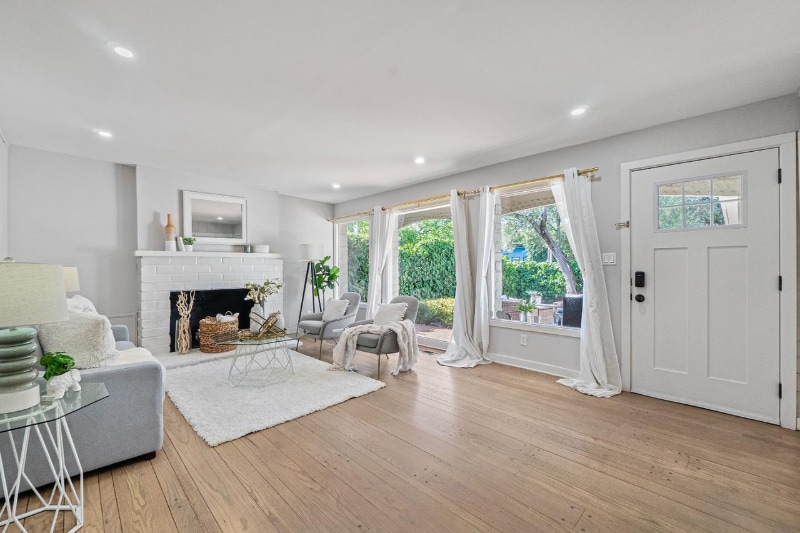 Building Photo - 102 Olive St