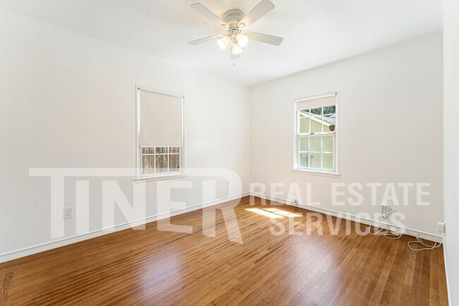Building Photo - 657 40th St