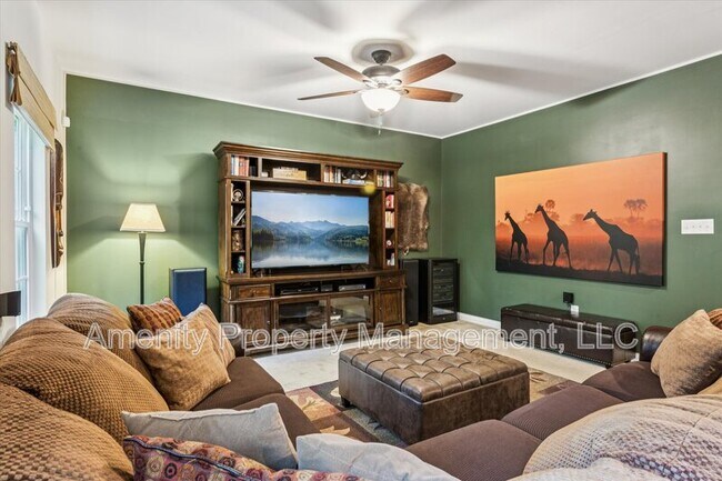Building Photo - 3271 Newland Ct
