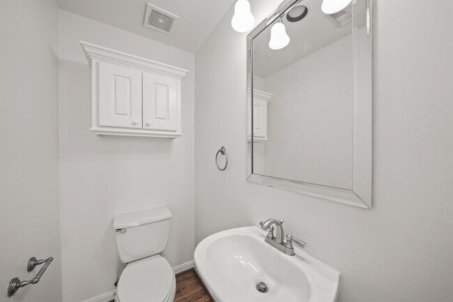 Building Photo - 1509 Roy St