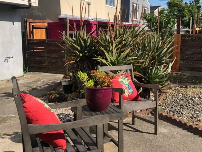 Building Photo - 234 Del Prado Dr