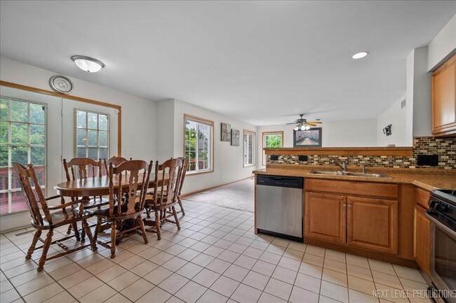 Building Photo - 360 Thomas Dr