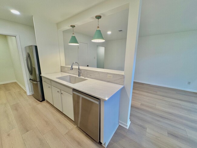 Building Photo - 5935 Meadow Way