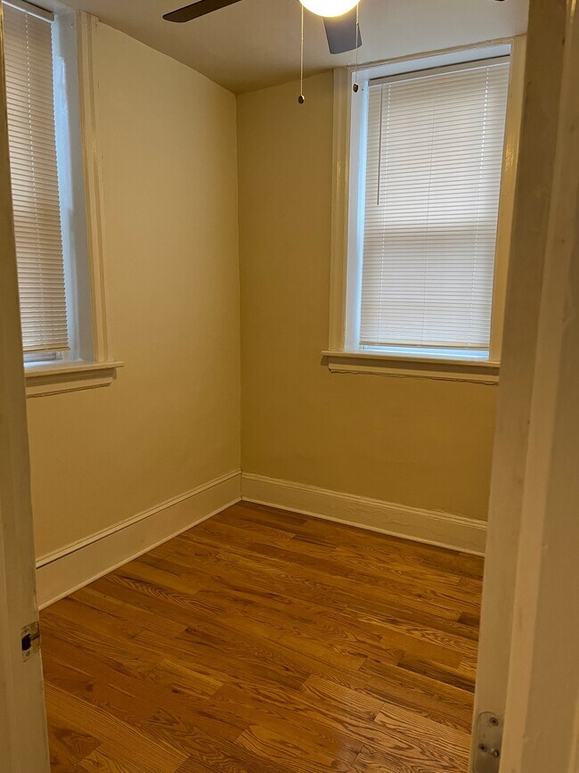 Building Photo - 4725 Chester Ave