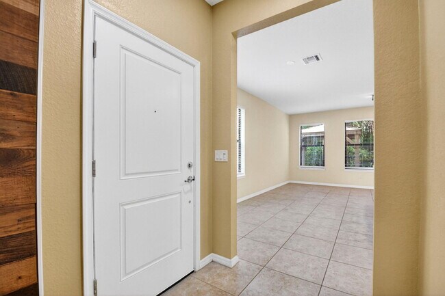 Building Photo - 2833 Troubadour St