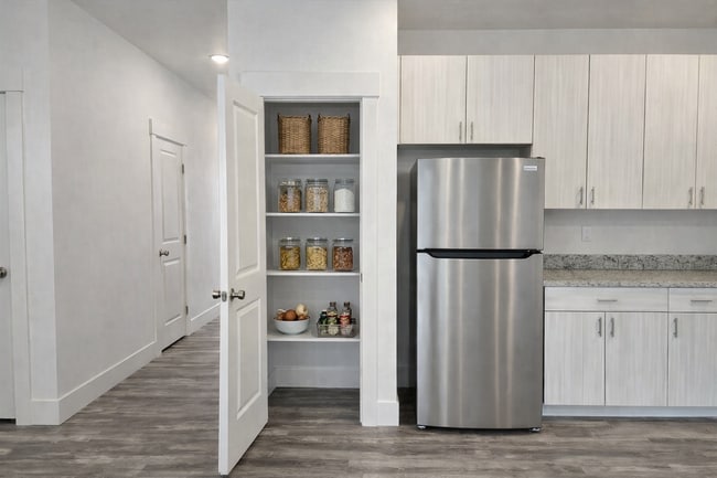 Building Photo - 1 MONTH FREE WHEN YOU SIGN A 15 MONTH LEASE! BRAND NEW TOWNHOME IN THE DESIRABLE SOUTHRIDGE AREA!