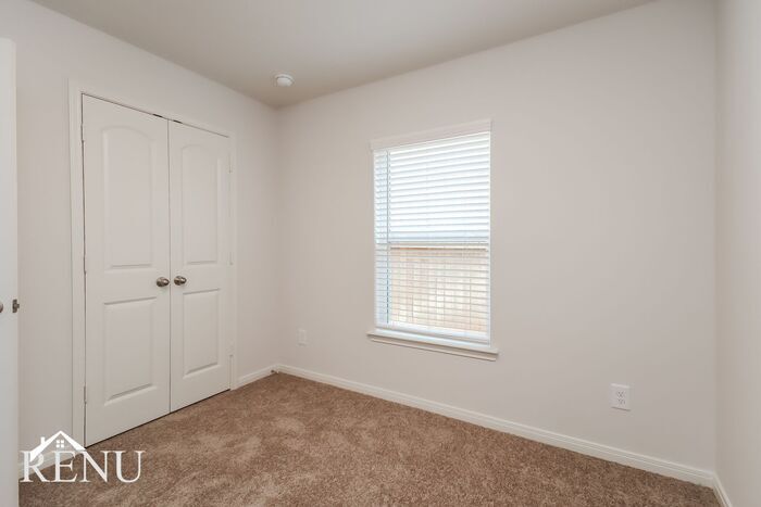 Building Photo - 10446 Sweetwater Creek Dr
