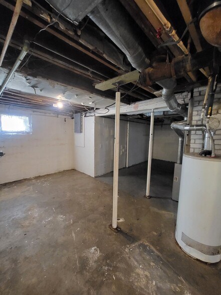 Building Photo - 1192 Maple St