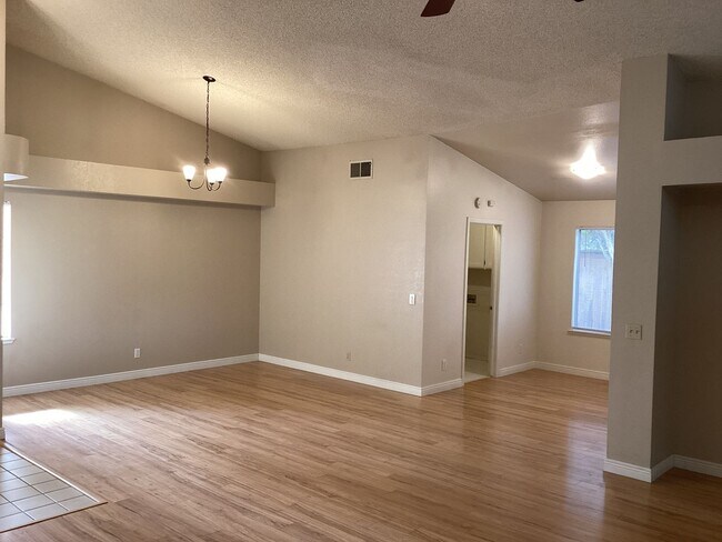 Building Photo - 9615 N Buttonwood Ct