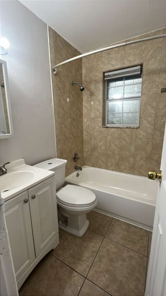 Building Photo - 2349 Farragut St