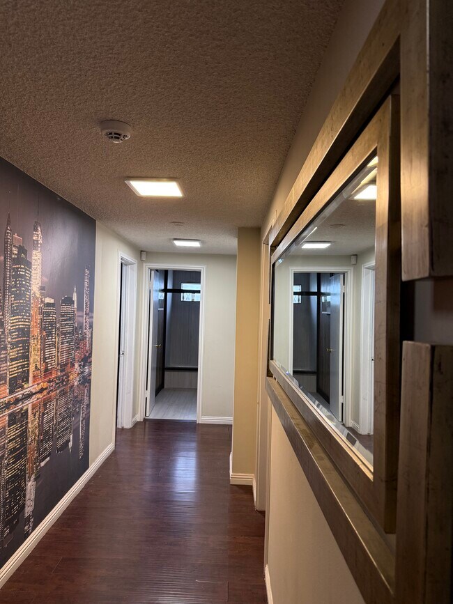 Building Photo - 4541 Collett Ave