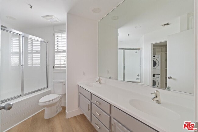 Building Photo - 235 Main St