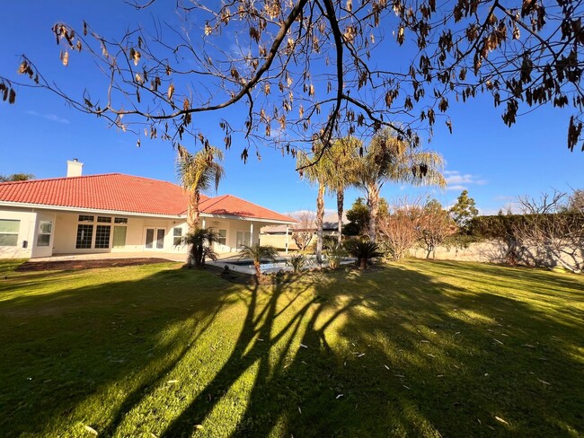 Building Photo - NORTH WEST BAKERSFIELD