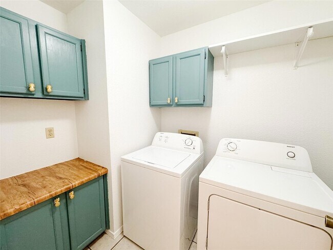 Building Photo - 11910 Stout Oak Trail