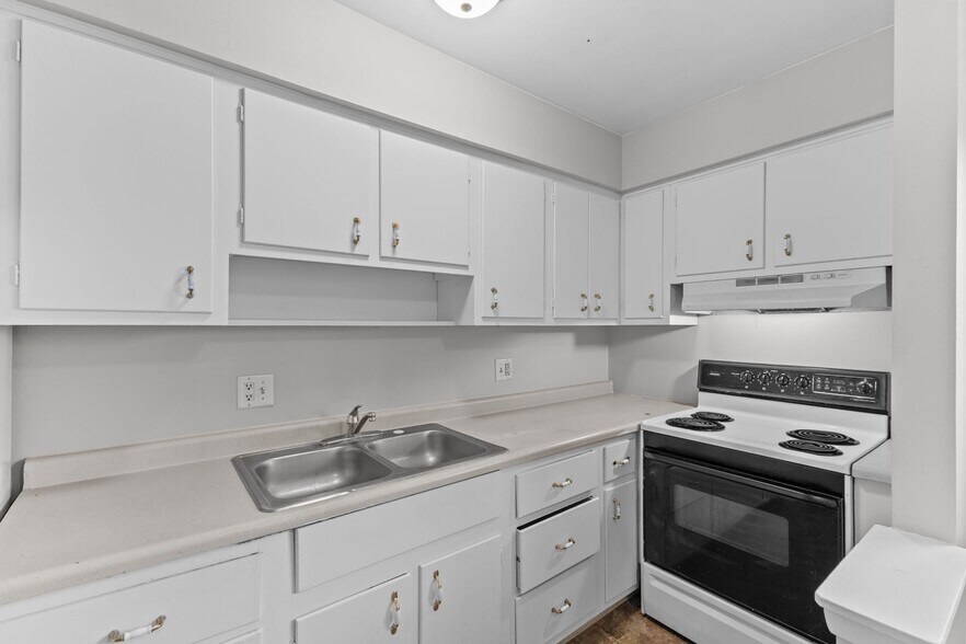 Building Photo - 5936 Radnor Rd
