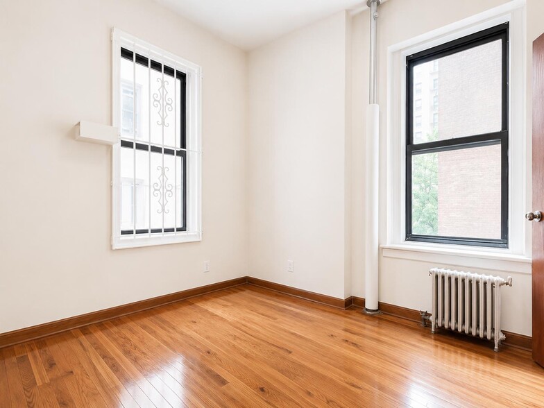 Building Photo - 240 W 104th St