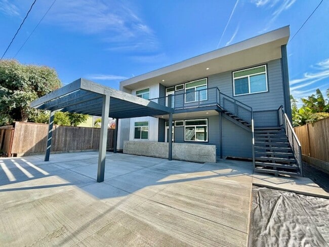 Building Photo - 127 S Santa Rosa St