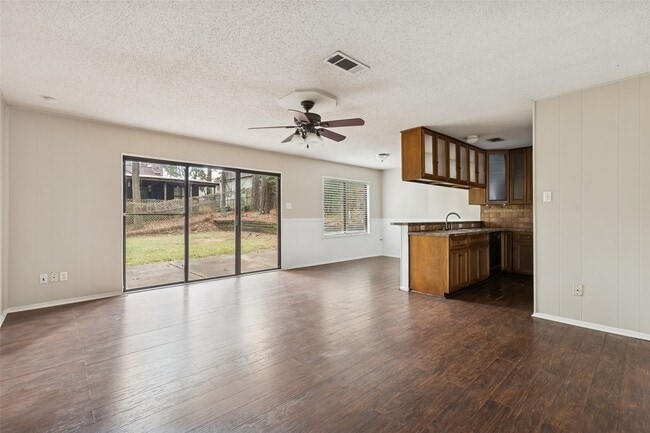 Building Photo - 324 Olive St