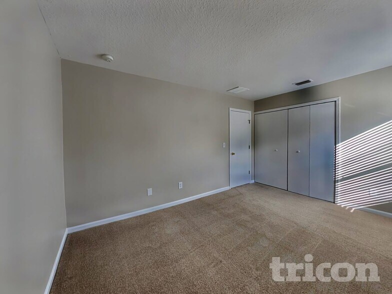 Building Photo - 127 Straw Pond Way