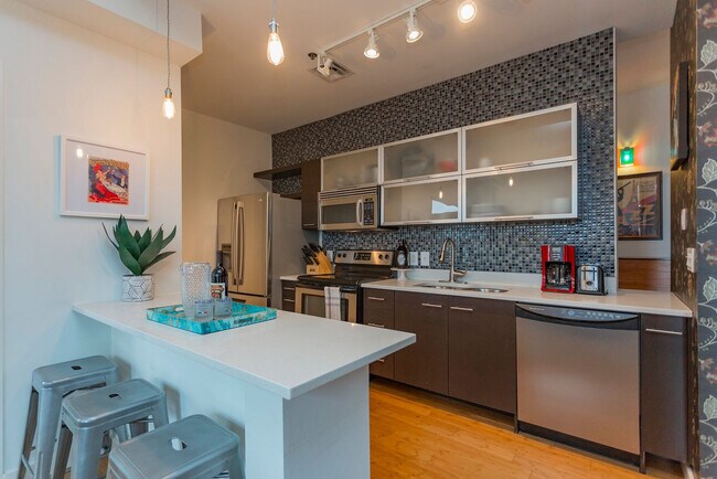 Building Photo - 2115 Yeaman Pl
