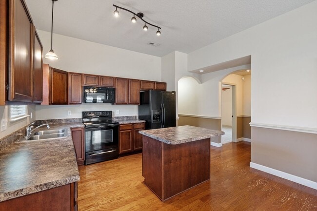 Building Photo - 3 Bedroom, 2 Bath - Ranch in Wynbrook, Boi...