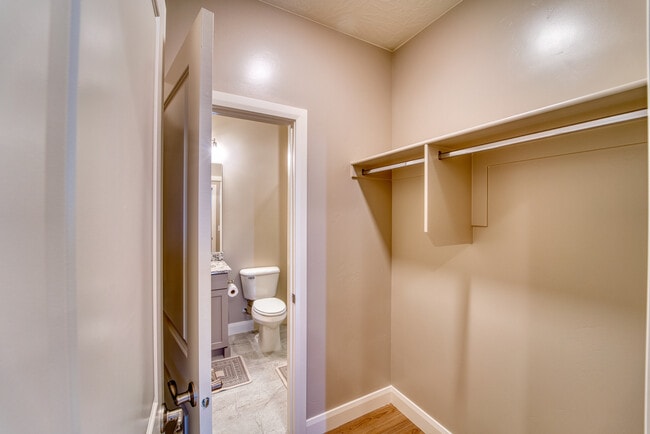 Building Photo - 1544 N Daylight St