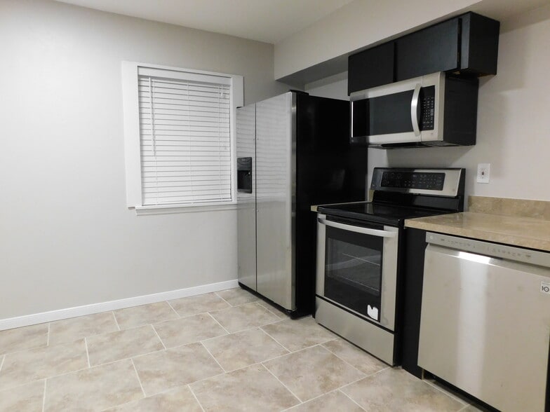 Building Photo - 2500 Morningside Dr