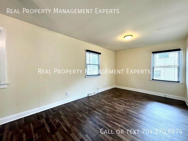 Building Photo - 900 Tally Ho Ct