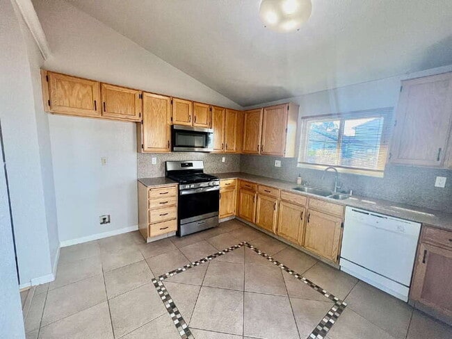 Building Photo - 1180 Camellia Ln